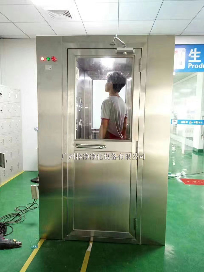 在使用前，應仔細檢查風淋室是否處于正常工作狀態，包括電氣系統、風機、風速、風淋室門等。